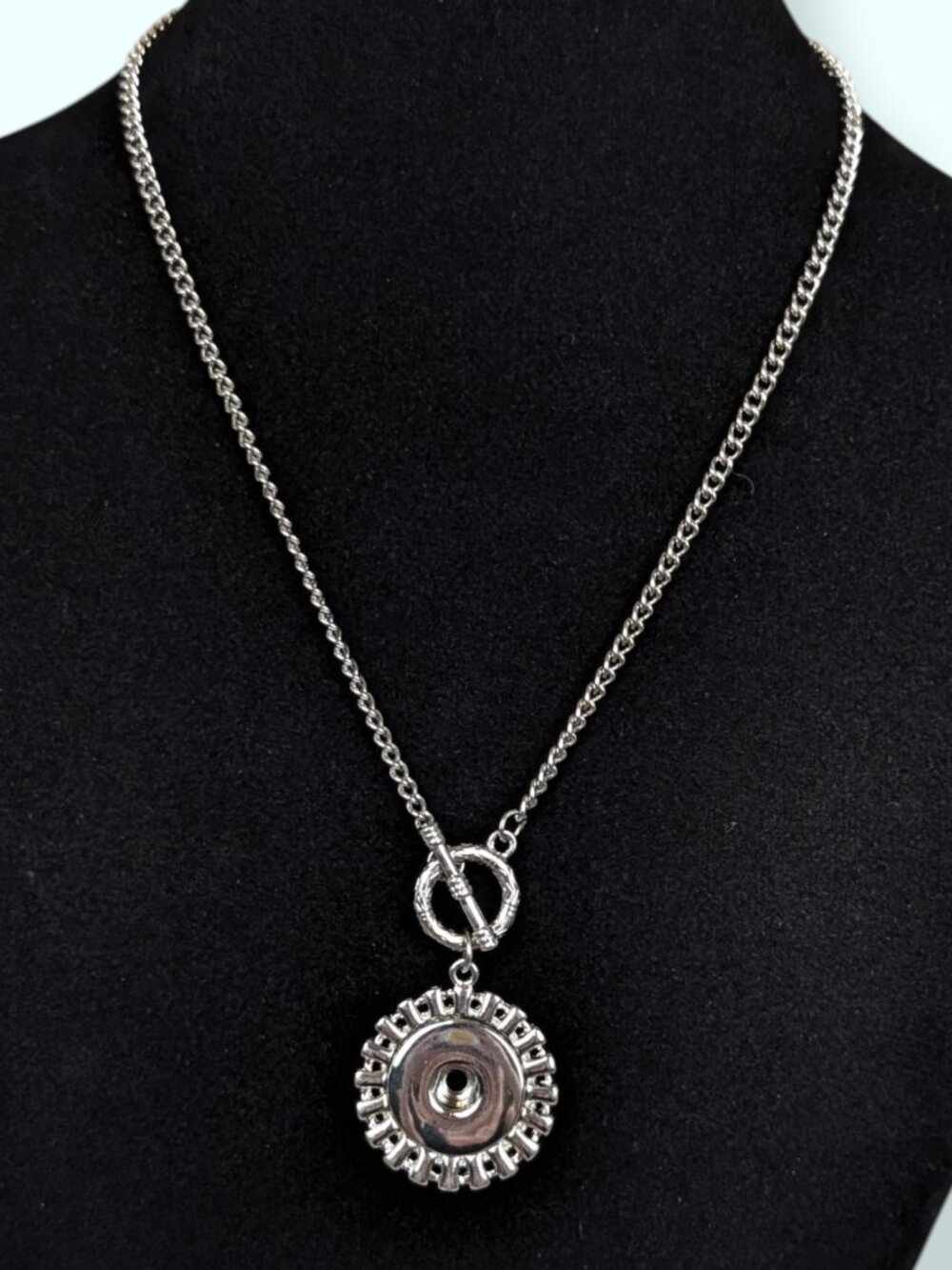 (2/$20) Silver Tone Snap Accent Toggle Chain Necklace